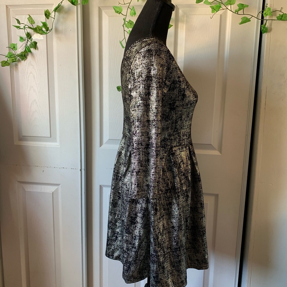ONE LOVE DRESS - Picture 4 of 8